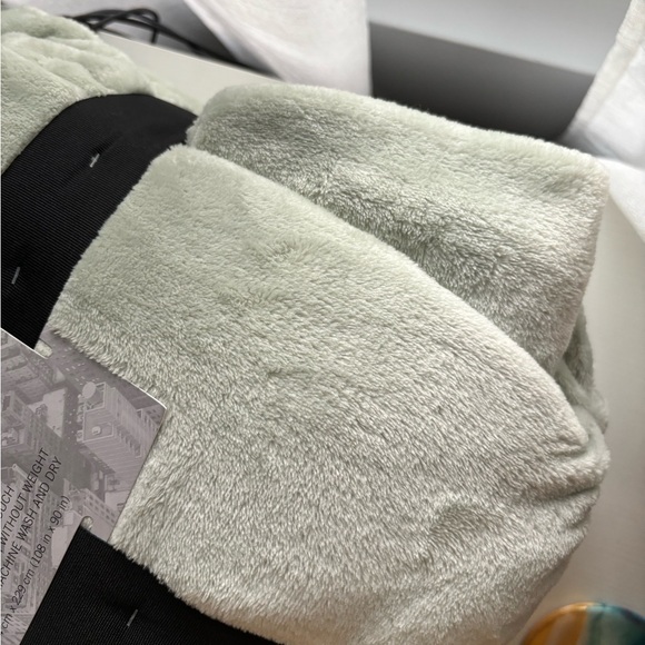 Sage Green King Size Blanket - Picture 3 of 4